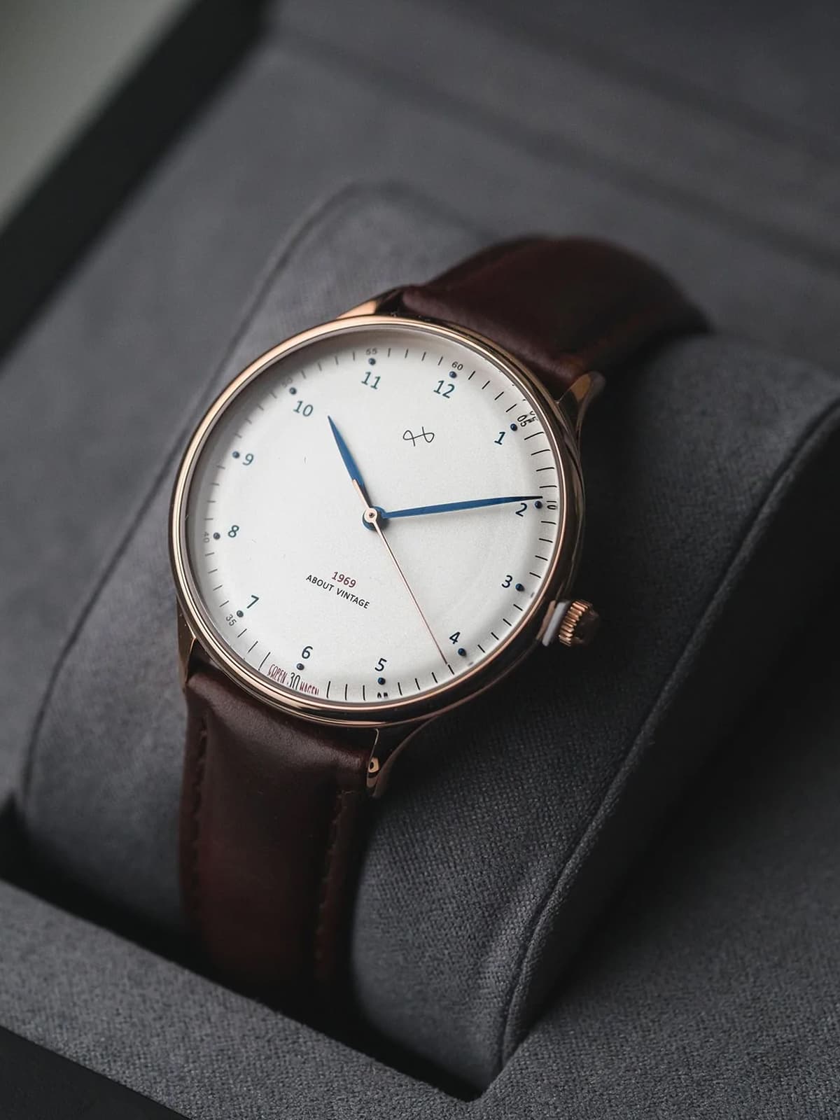 The 1820 Vintage - Gold/White